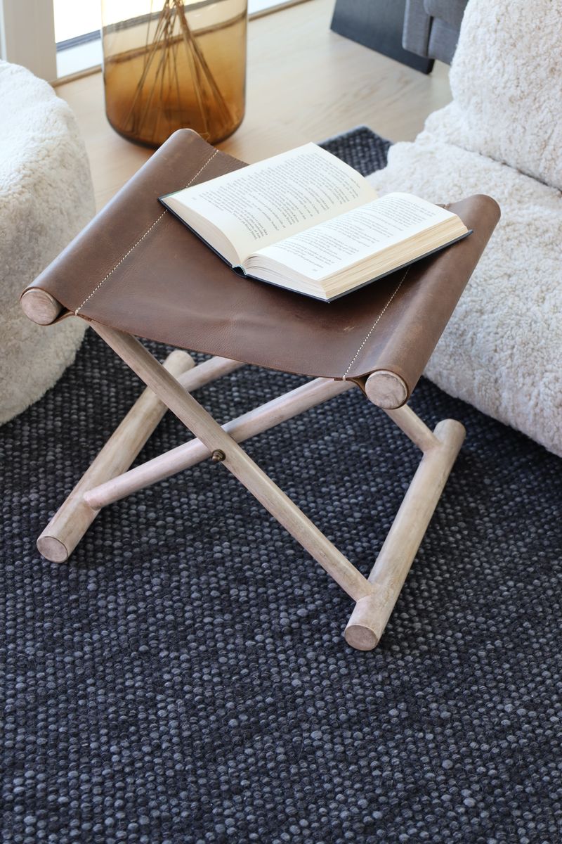Hocker mit Premium Kalbsleder | Teakholz | 40x40x33 cm Stühle | Lammfellhaus.at