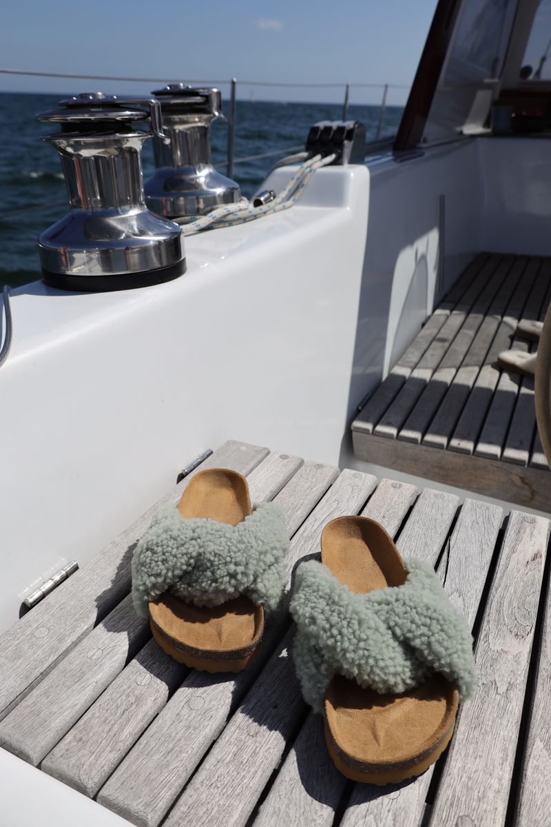 Lilly Kreuz Slippers | Neuseeland | Größe 35-42 Fellschuhe | Lammfellhaus.at