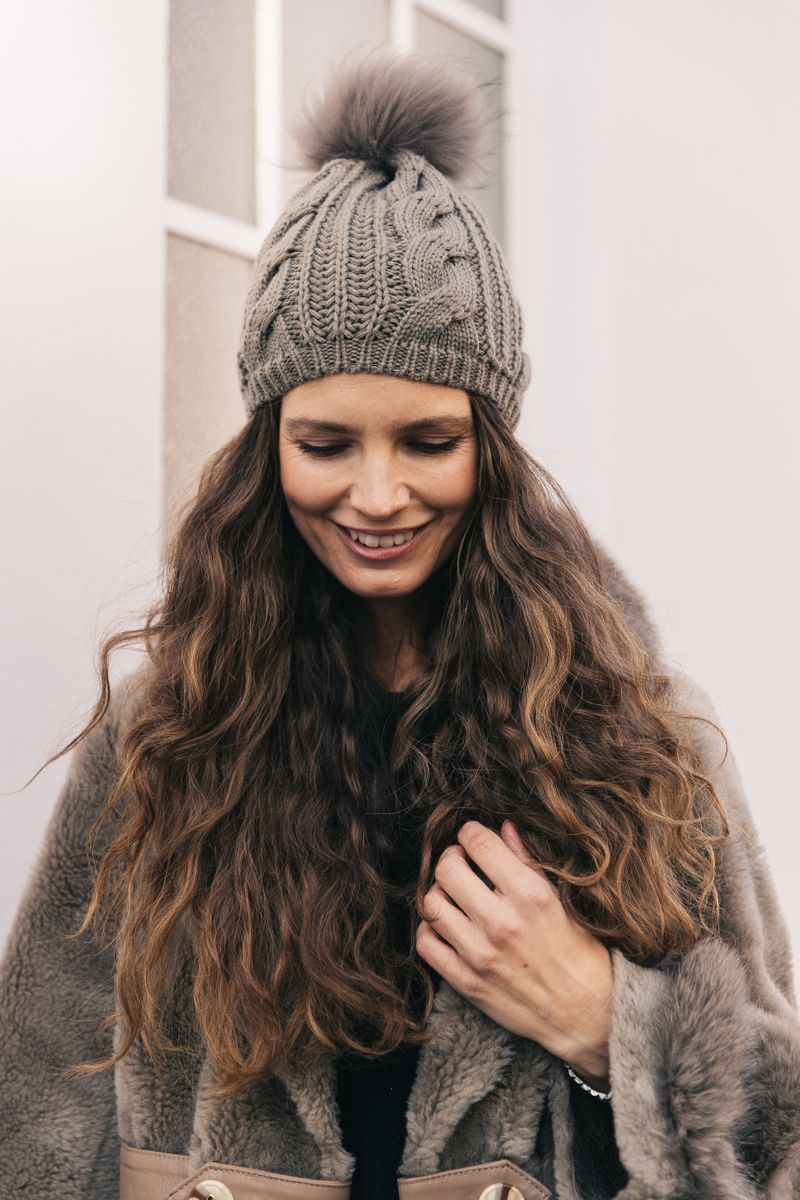 Stine Mütze | Wolle, Waschbär Modeaccessoire | Lammfellhaus.at