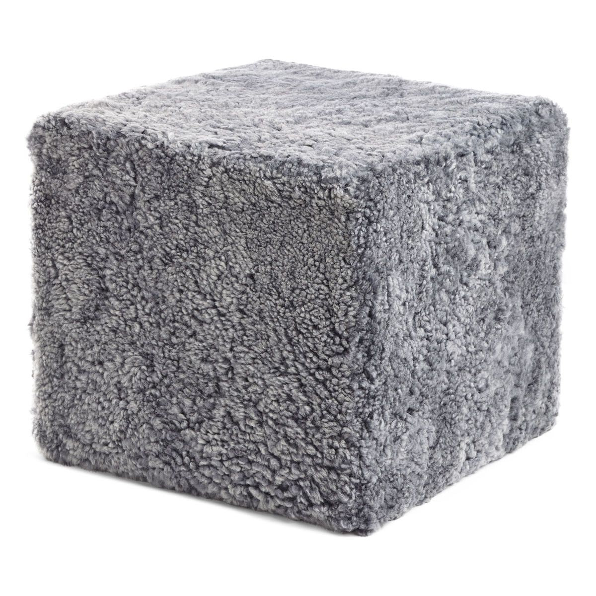 Lammfellpouf Premium | Kurzhaar | Neuseeland | 40x40x35 cm Poufs | Lammfellhaus.at