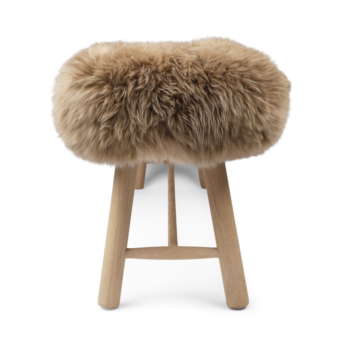 Theodor Holzbank mit Lammfell | Langhaar | Neuseeland | Eichenbeine | 140x35x45 cm Taupe