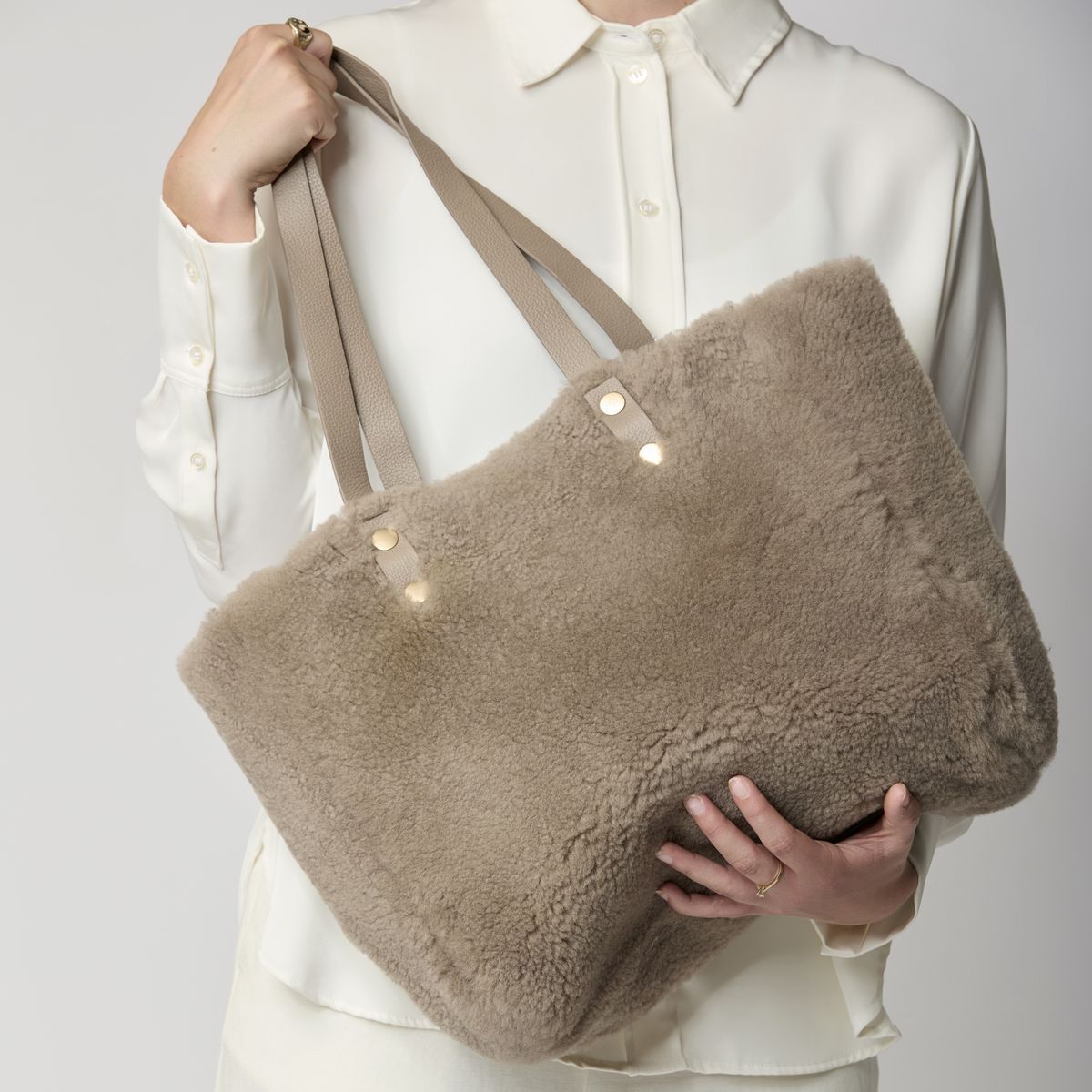 Aya Tasche | Lammwolle Kaffeebohne