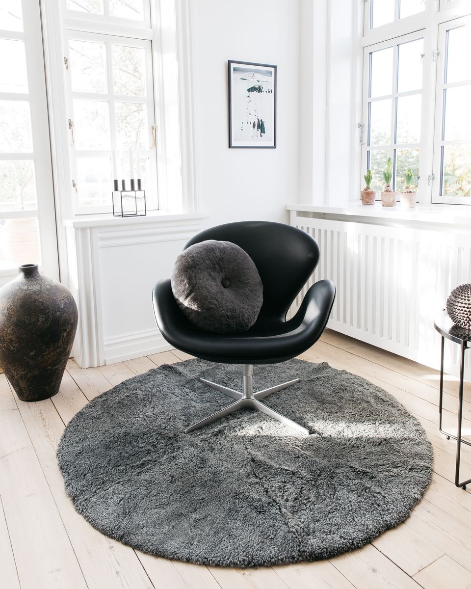 Lammfell Designerteppich | Kurzhaar | Neuseeland | D180 cm Teppiche | Lammfellhaus.at