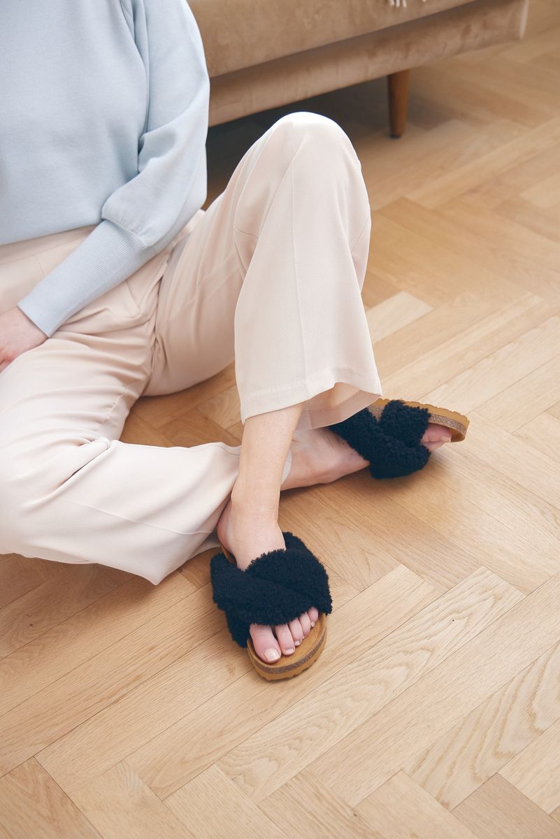 Lilly Kreuz Slippers | Neuseeland | Größe 35-42 Fellschuhe | Lammfellhaus.at