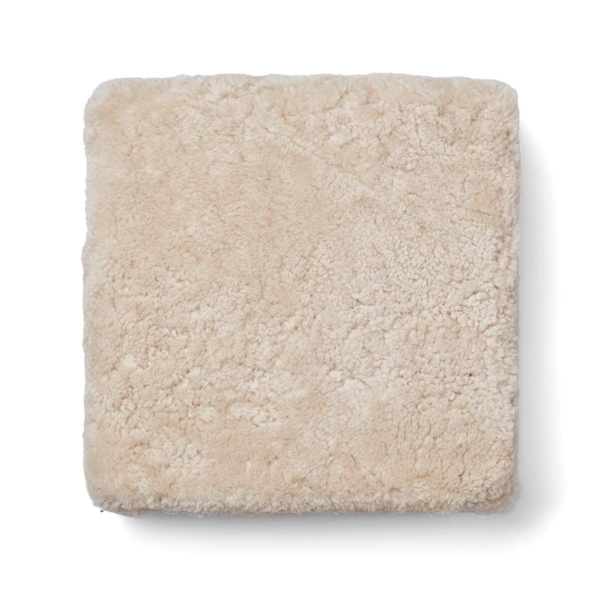 Lammfellhocker | Kurzhaar | Neuseeland | 40x40x35 cm Poufs | Lammfellhaus.at