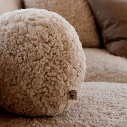 Angelite Kissenball | Kurzhaar | Neuseeland | D25/30/35 cm Fellkissen | Lammfellhaus.at