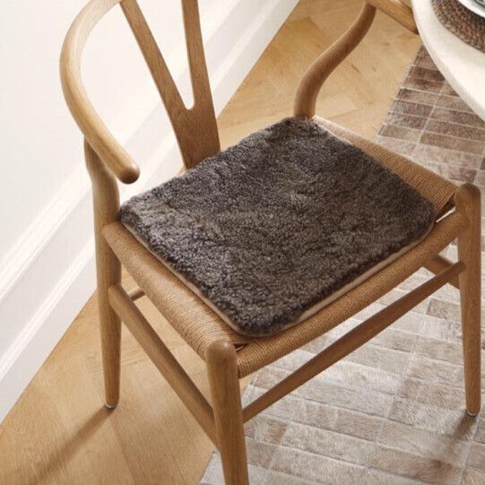 Sitzkissen Lammfell | Kurzhaar | Zero Waste | 35x35 cm Anthrazit