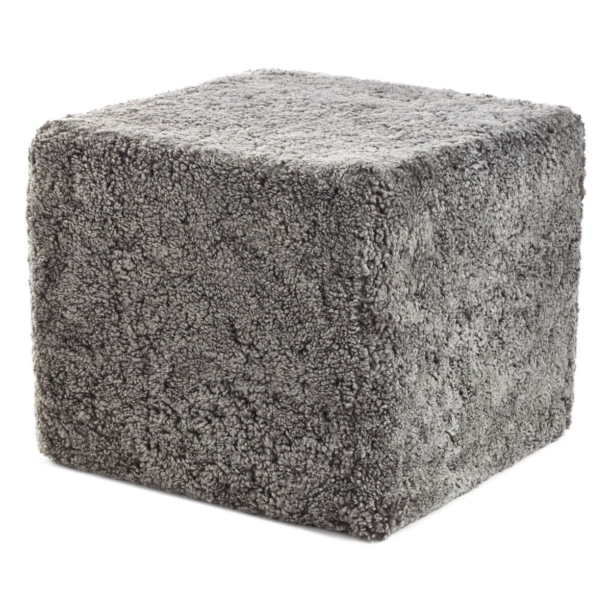 Lammfellpouf Premium | Kurzhaar | Neuseeland | 40x40x35 cm Poufs | Lammfellhaus.at