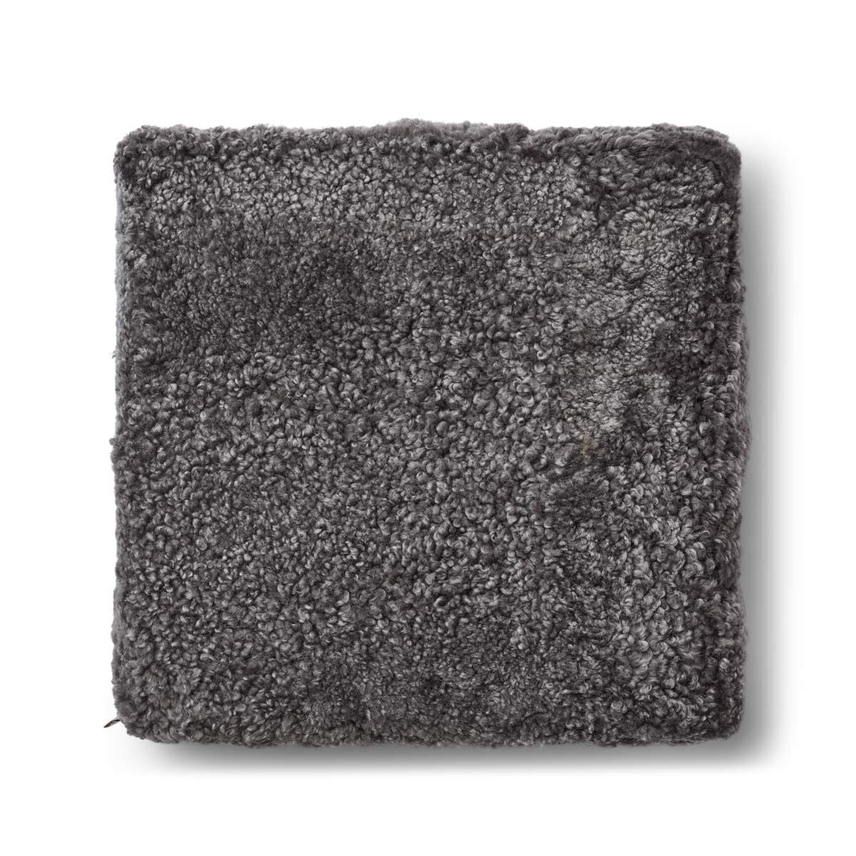 Lammfellhocker | Kurzhaar | Neuseeland | 40x40x35 cm Poufs | Lammfellhaus.at