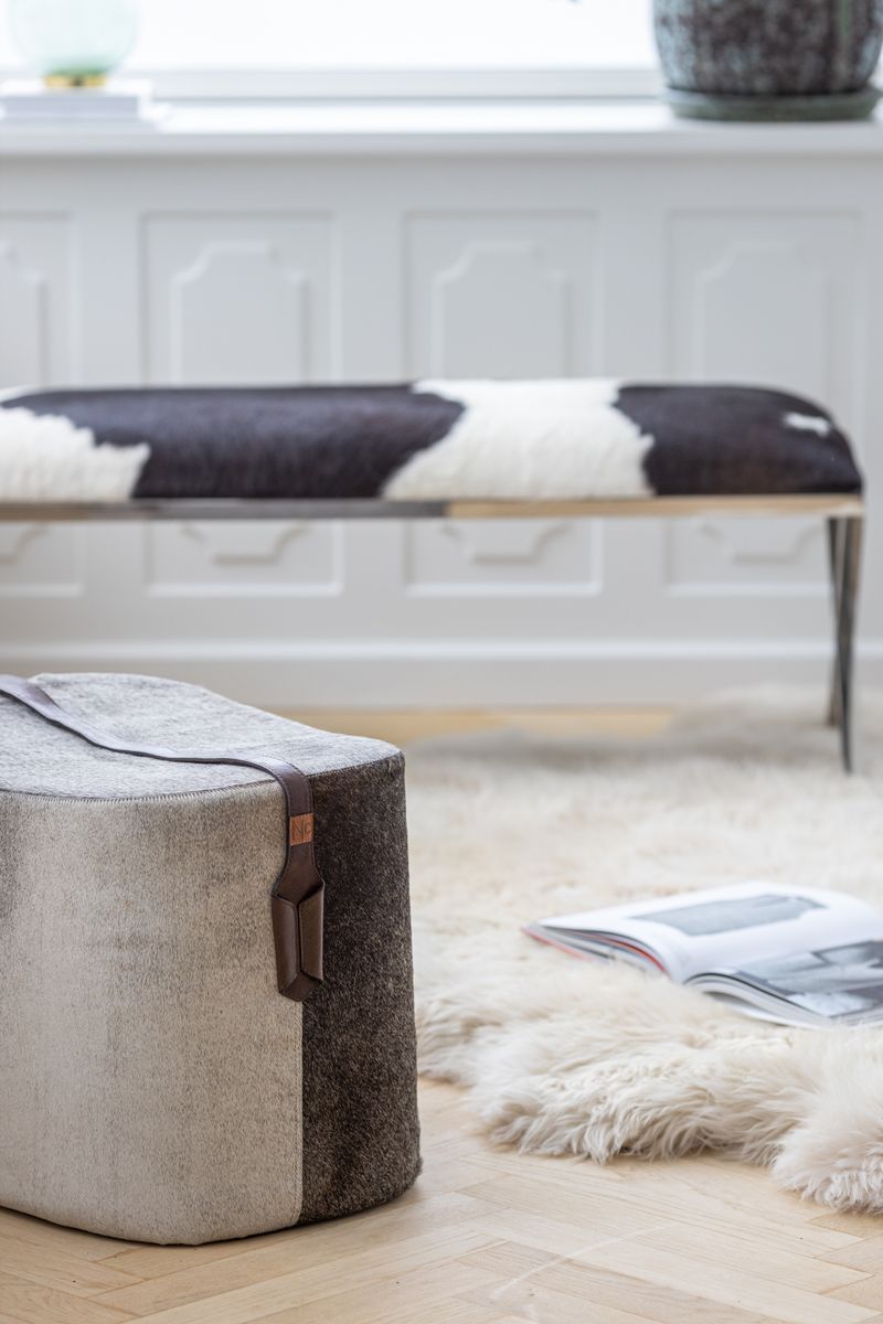 Hocker mit Henkel | Brasilien | Hochwertiges Kalbsleder | 45x35x38 cm Poufs | Lammfellhaus.at
