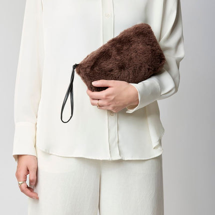 Nelly Clutch | Neuseeland | Lammwolle Kaffeebohne