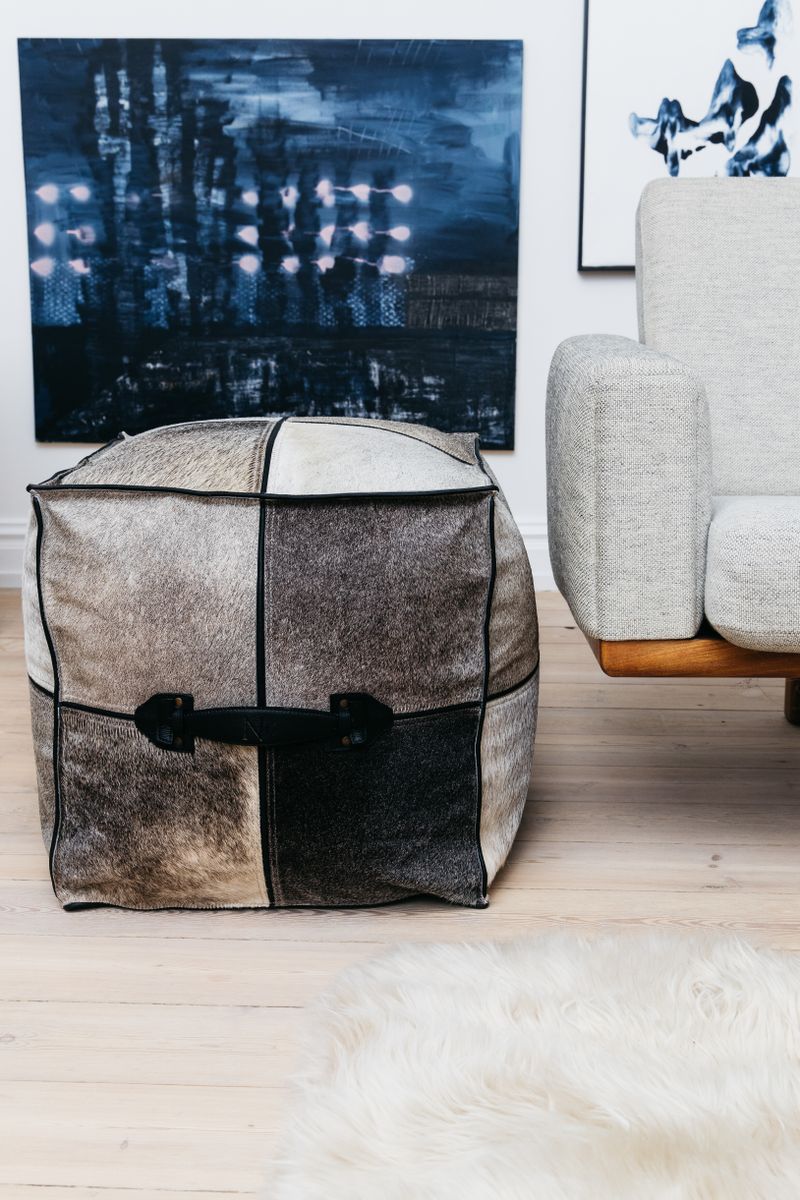 Hocker mit Griff | Brasilien | Hochwertiger Kalbsleder | 45x45x45 cm Poufs | Lammfellhaus.at