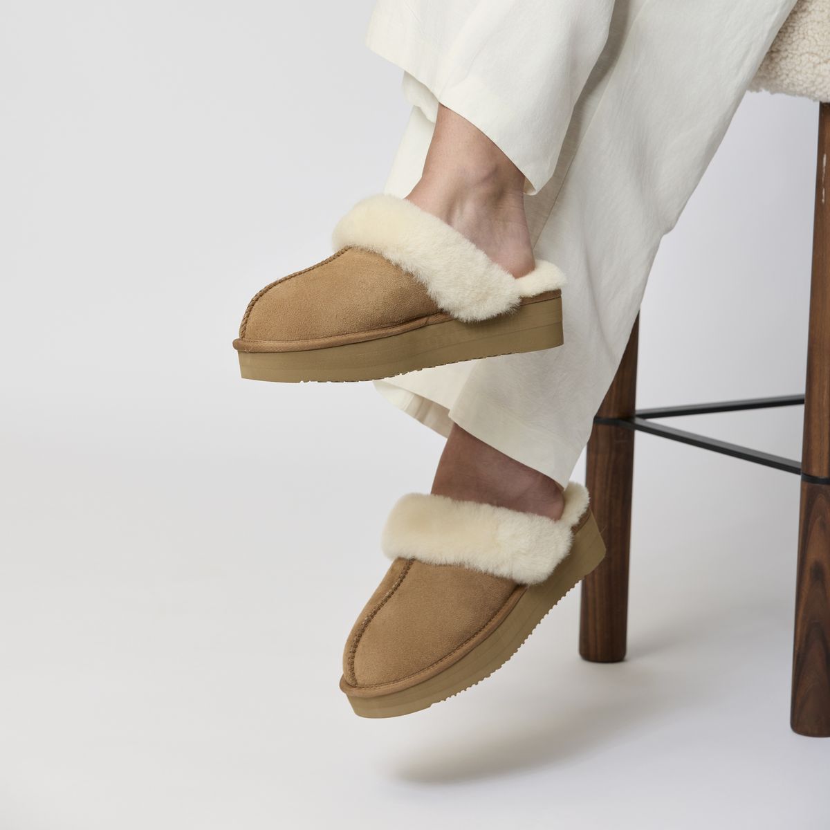 Plateau Slipper | Wildleder, Lammfell Fellschuhe | Lammfellhaus.at