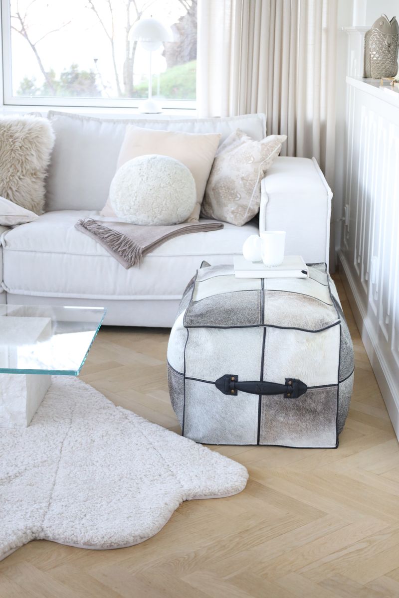Hocker mit Griff | Brasilien | Hochwertiges Kalbsleder | 45x82x38 cm Poufs | Lammfellhaus.at