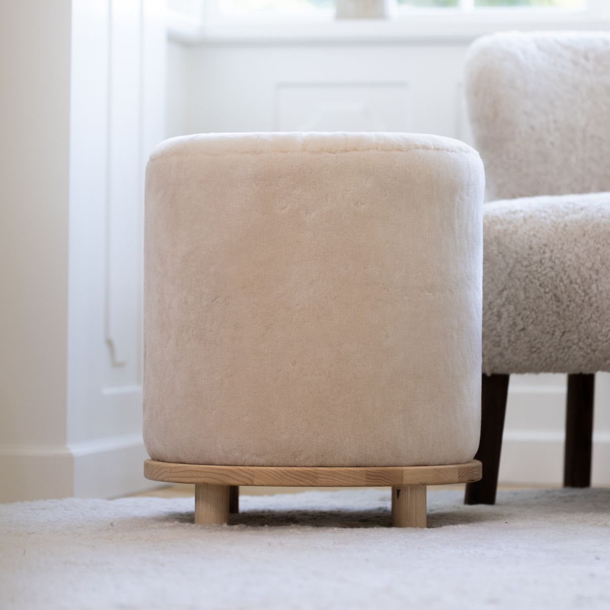 Simon Pouf | Neuseeland | Mokassin | D46x52 cm Poufs | Lammfellhaus.at