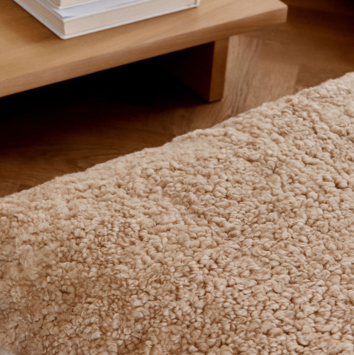 Lammfell Sitzsack | Kurzhaar | Neuseeland | Doppelseitig | 90x90 cm Fellkissen | Lammfellhaus.at