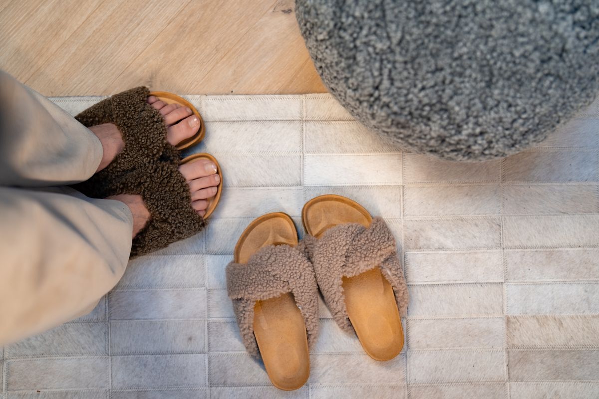 Lilly Kreuz Slippers | Neuseeland | Größe 35-42 Fellschuhe | Lammfellhaus.at