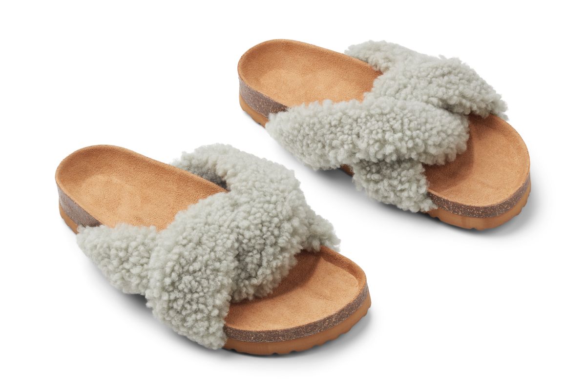 Lilly Kreuz Slippers | Neuseeland | Größe 35-42 Fellschuhe | Lammfellhaus.at