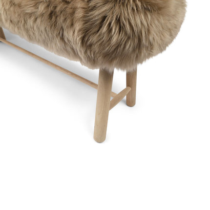 Holzbank mit Lammfell | Langhaar | Neuseeland | Eichenbeine | 140x35x45 cm Taupe