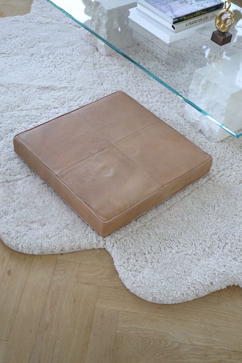 Quadratischer Sitzbezug | Premium Kalbsleder | 50x50x6 cm Sitzkissen | Lammfellhaus.at