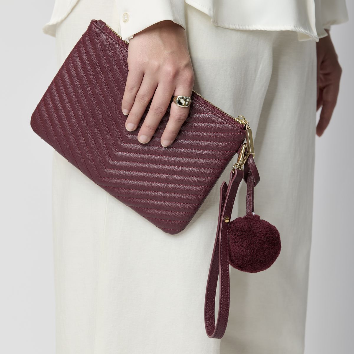 Helene Clutch | Lammleder Antikgrün