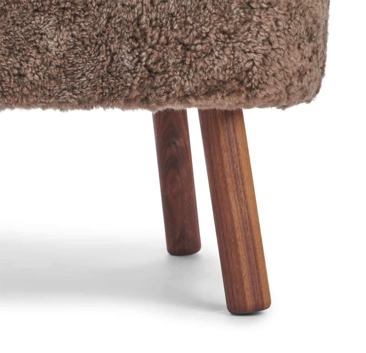Emil Loungesessel | Premium Lammfell | Kurzhaar Taupe