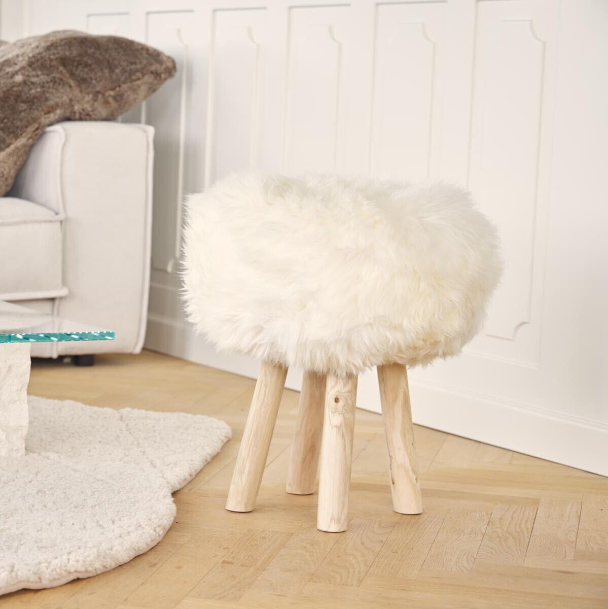 Holzhocker mit Lammfell | Langhaar | Neuseeland | 48xD34 cm Heckengrün