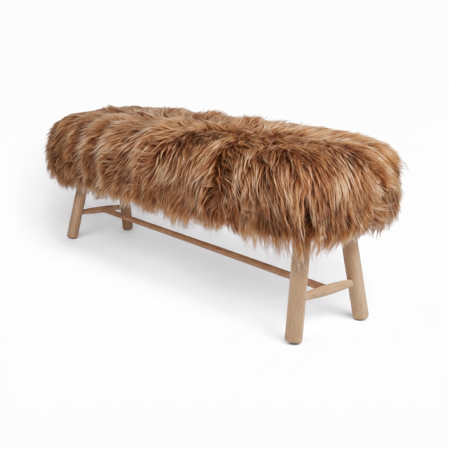 Holzbank mit Lammfell | Island | Eichenbeine | 140x35x45 cm
