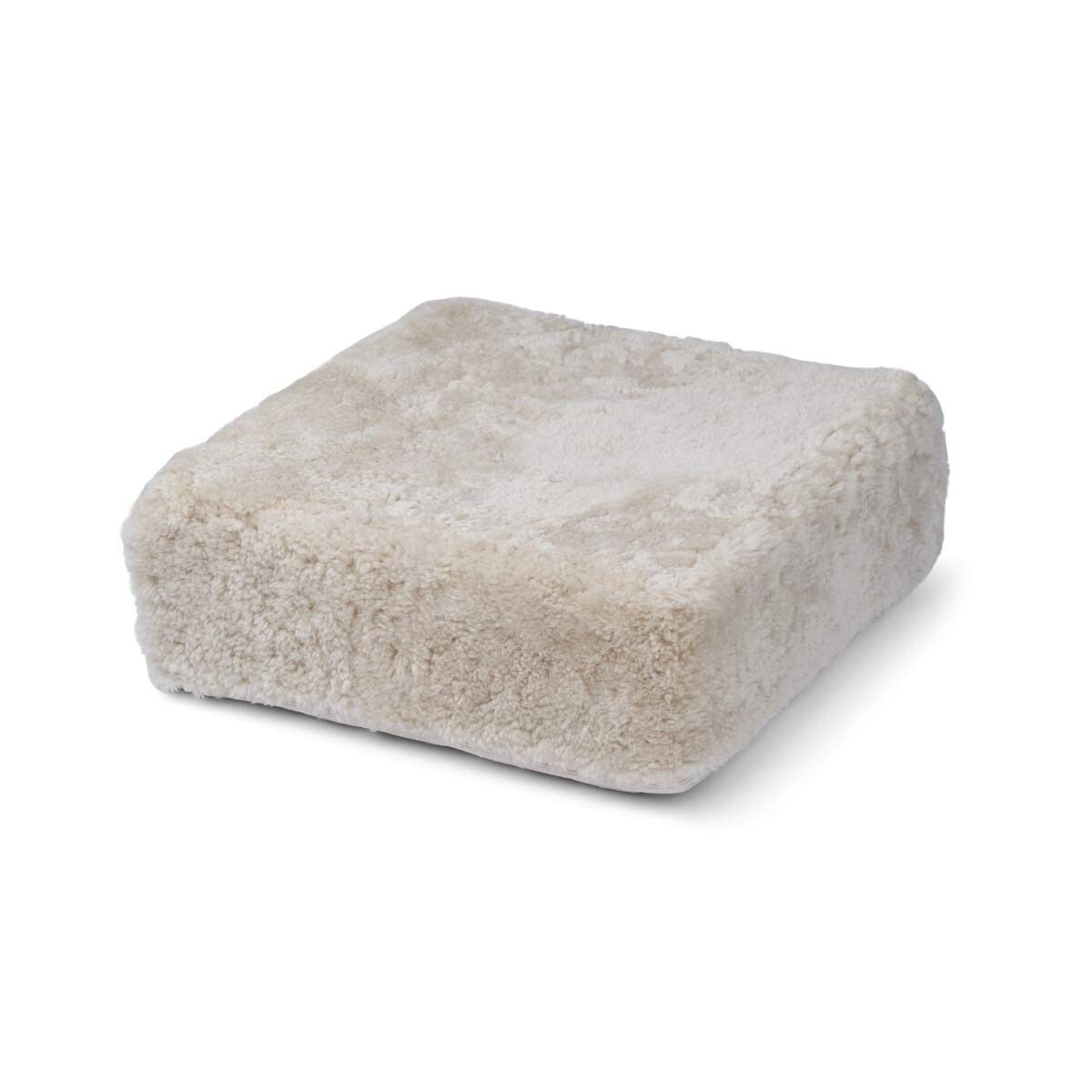Lammfellhocker | Kurzhaar | Neuseeland | 40x40x35 cm Poufs | Lammfellhaus.at
