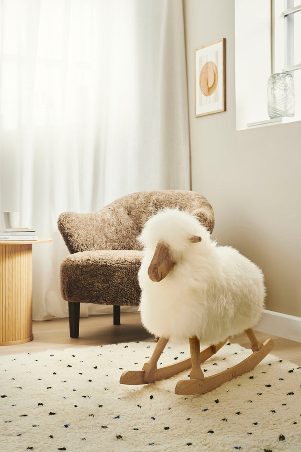 weisses schaukelschaf